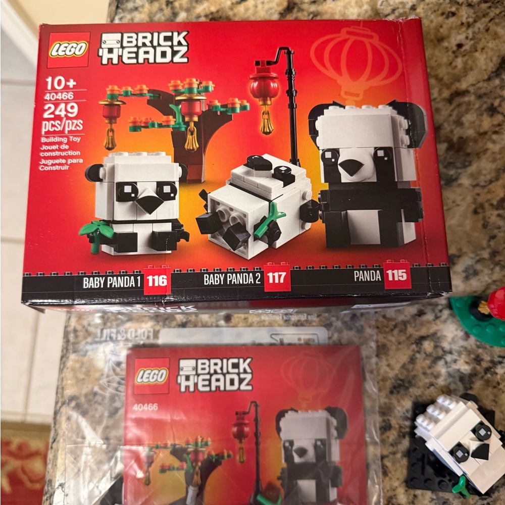 LEGO BrickHeadz Panda Family Set - Black and White